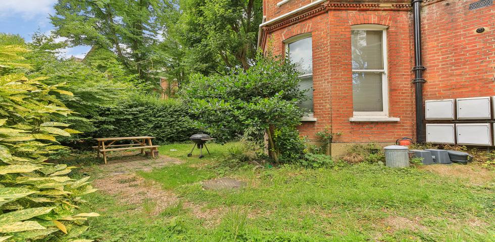 Modern Garden Apartment with Private Study Canfield Gardens, South Hampstead